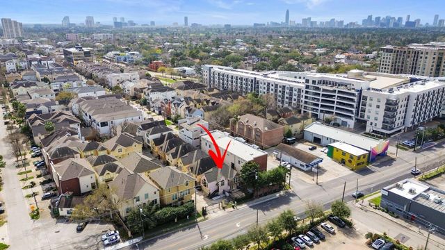 5821 Washington Avenue, Houston, TX 77007