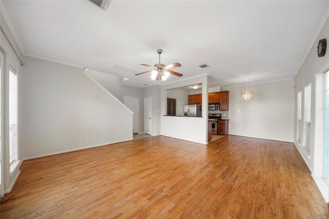 5821 Washington Avenue, Houston, TX 77007