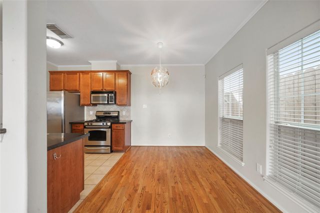 5821 Washington Avenue, Houston, TX 77007