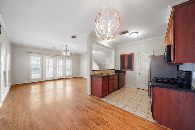 5821 Washington Avenue, Houston, TX 77007