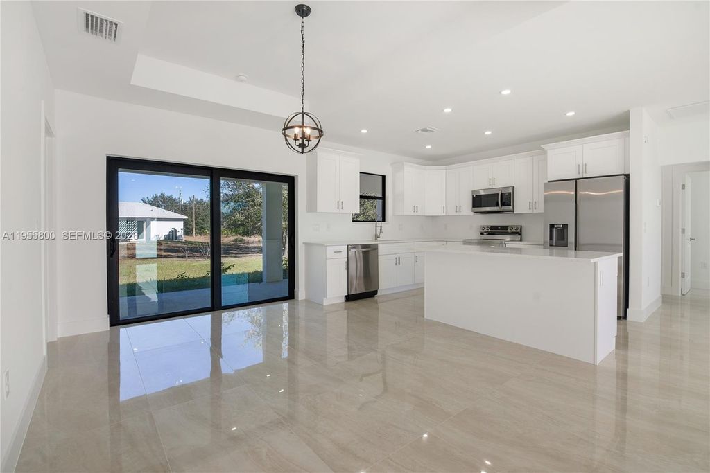 Image 2 of property listing at Address unavailable.