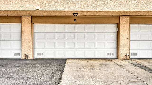 7137 Shoup Avenue 16, West Hills, CA 91307