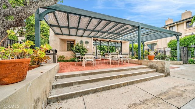 7137 Shoup Avenue 16, West Hills, CA 91307