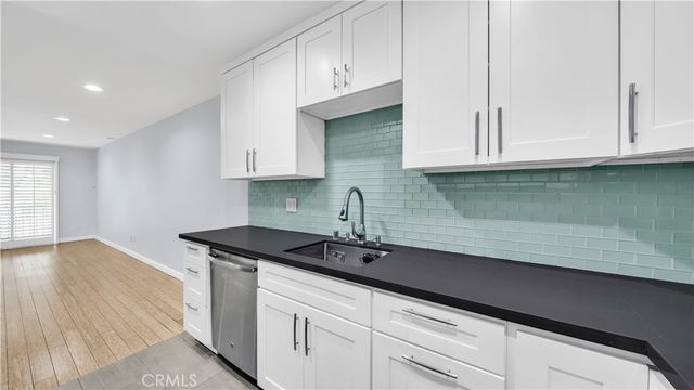 7137 Shoup Avenue 16, West Hills, CA 91307