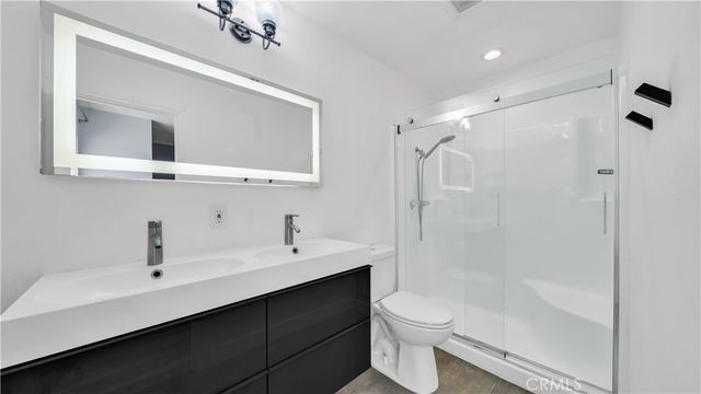 7137 Shoup Avenue 16, West Hills, CA 91307