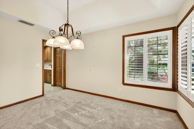 816 E Country View Circle, Fresno, CA 93730