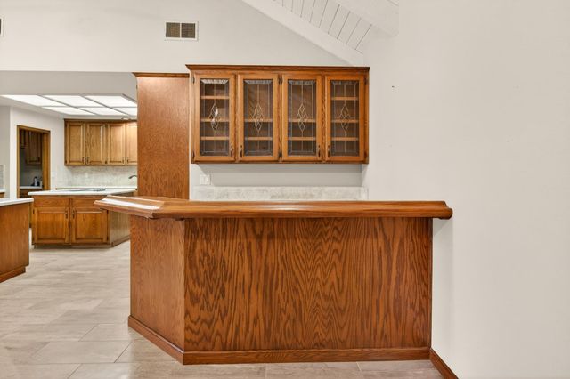 816 E Country View Circle, Fresno, CA 93730