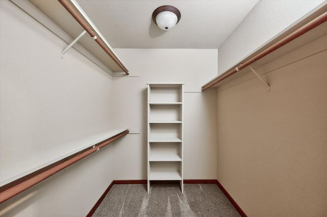 816 E Country View Circle, Fresno, CA 93730