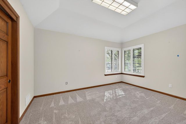 816 E Country View Circle, Fresno, CA 93730