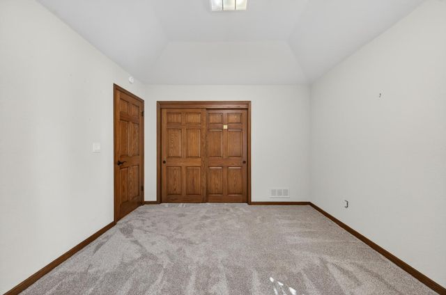 816 E Country View Circle, Fresno, CA 93730