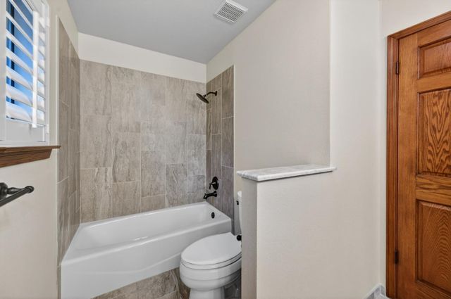 816 E Country View Circle, Fresno, CA 93730