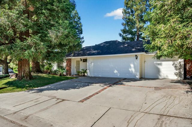 816 E Country View Circle, Fresno, CA 93730