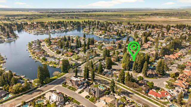 816 E Country View Circle, Fresno, CA 93730