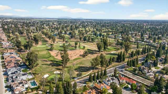 816 E Country View Circle, Fresno, CA 93730