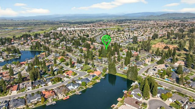 816 E Country View Circle, Fresno, CA 93730