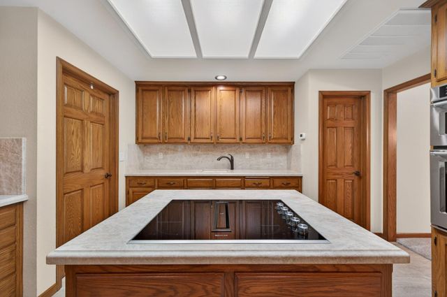 816 E Country View Circle, Fresno, CA 93730