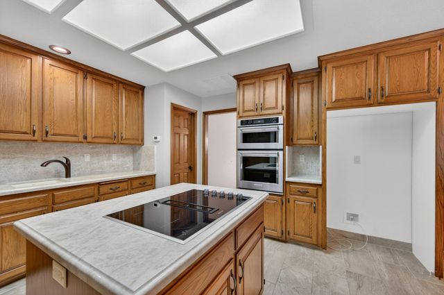 816 E Country View Circle, Fresno, CA 93730