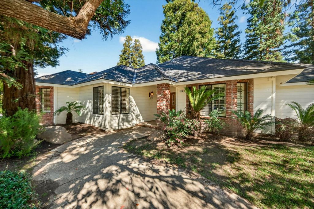 Image 1 of property listing at 816 E Country View Circle, Fresno, CA 93730