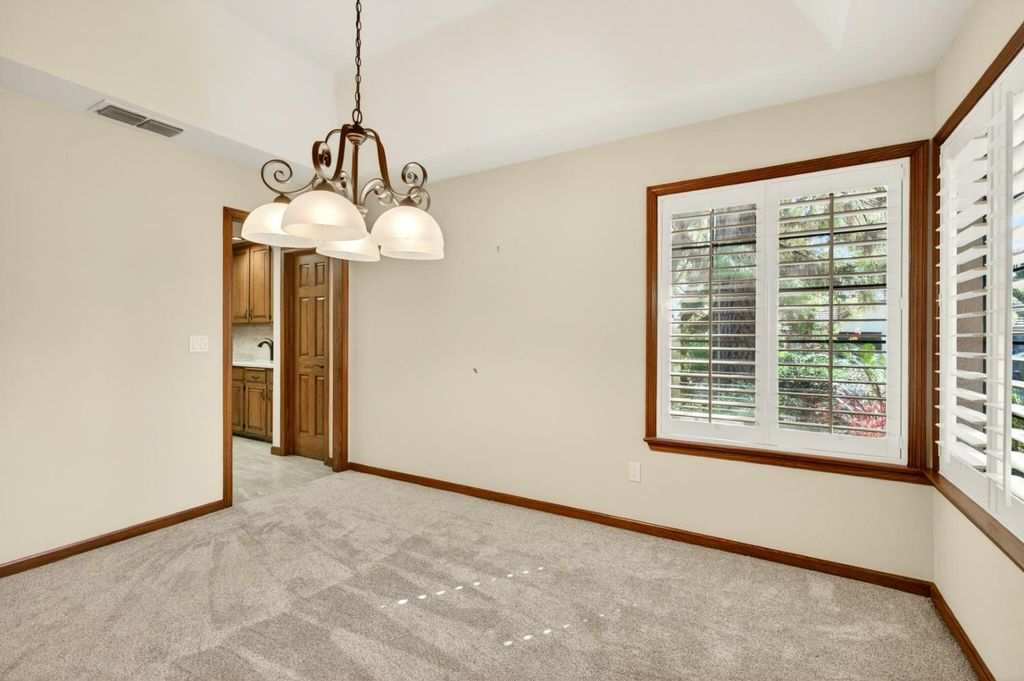 Image 22 of property listing at 816 E Country View Circle, Fresno, CA 93730