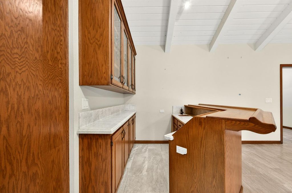 Image 27 of property listing at 816 E Country View Circle, Fresno, CA 93730