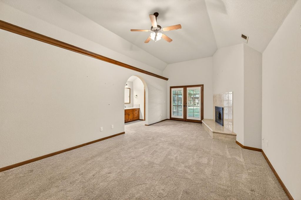 Image 38 of property listing at 816 E Country View Circle, Fresno, CA 93730