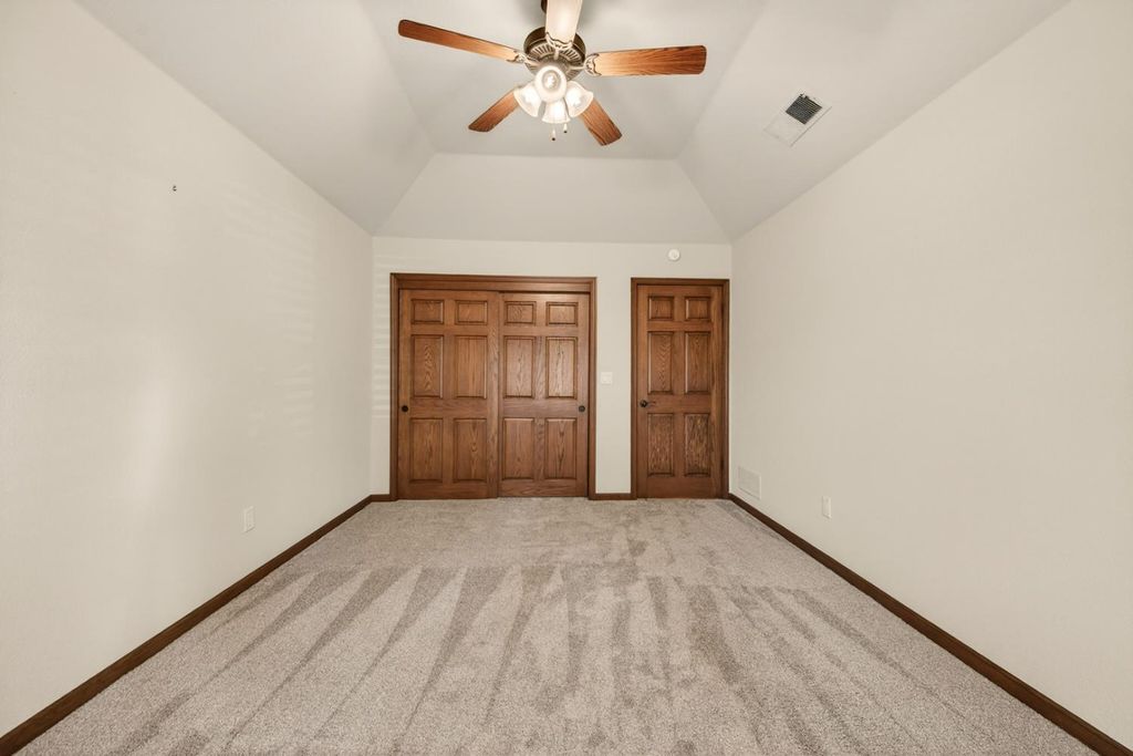 Image 47 of property listing at 816 E Country View Circle, Fresno, CA 93730