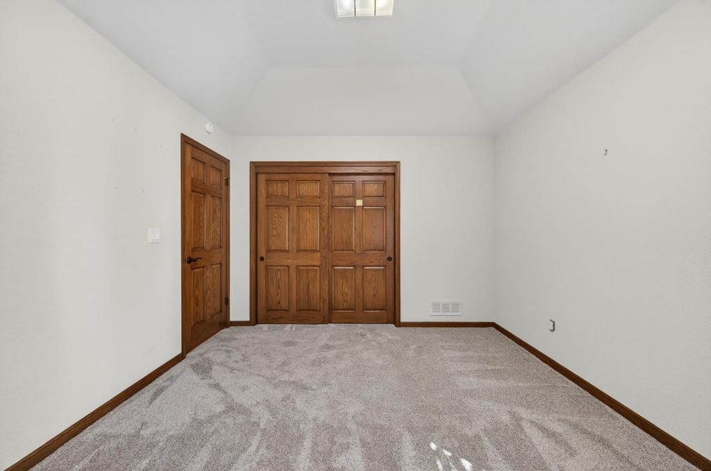 Image 50 of property listing at 816 E Country View Circle, Fresno, CA 93730