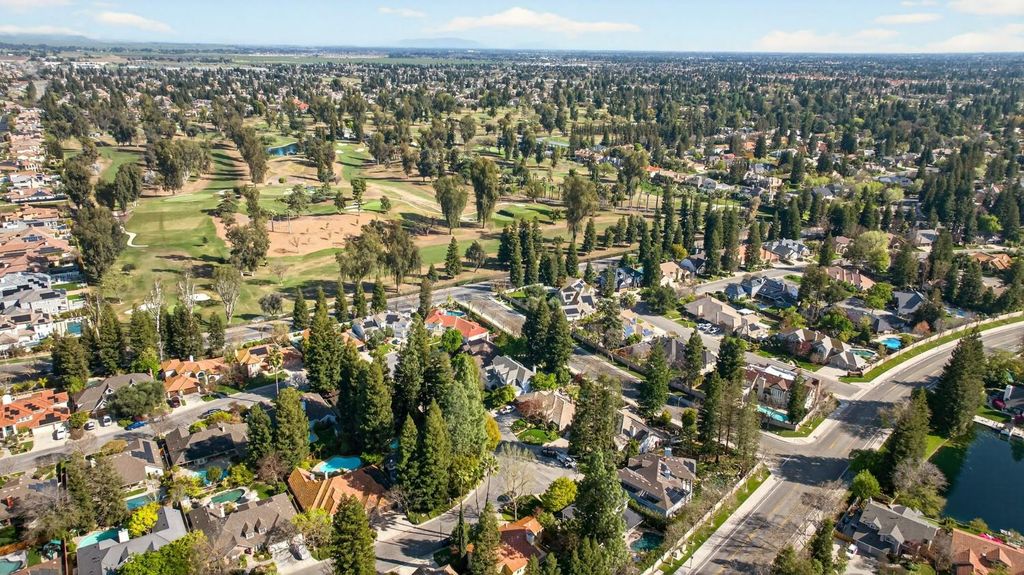 Image 56 of property listing at 816 E Country View Circle, Fresno, CA 93730