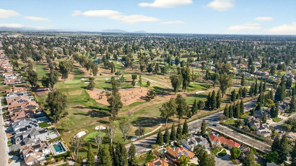 Image 57 of property listing at 816 E Country View Circle, Fresno, CA 93730