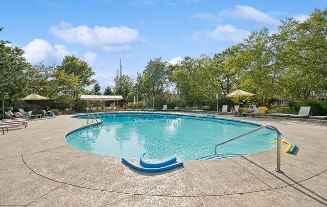 1490 Avignon Court, Highland Park, IL 60035