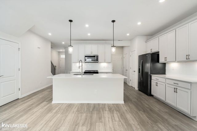 324 Strawberry Drive, Rochester, MI 48307