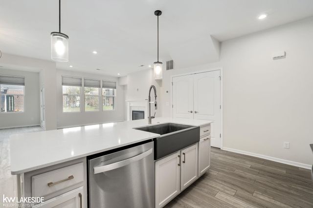 324 Strawberry Drive, Rochester, MI 48307