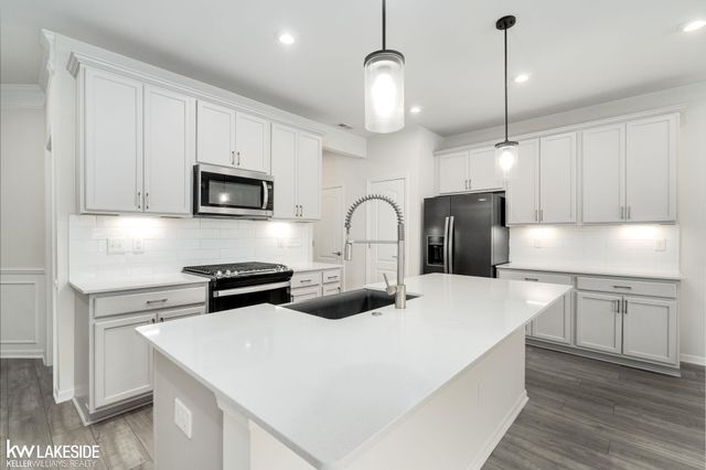 324 Strawberry Drive, Rochester, MI 48307