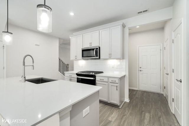 324 Strawberry Drive, Rochester, MI 48307