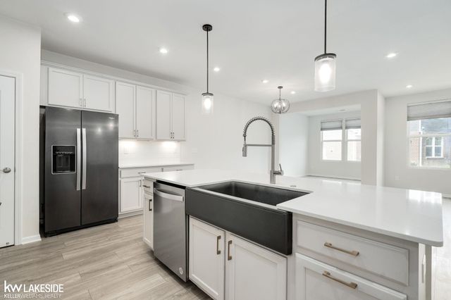 324 Strawberry Drive, Rochester, MI 48307