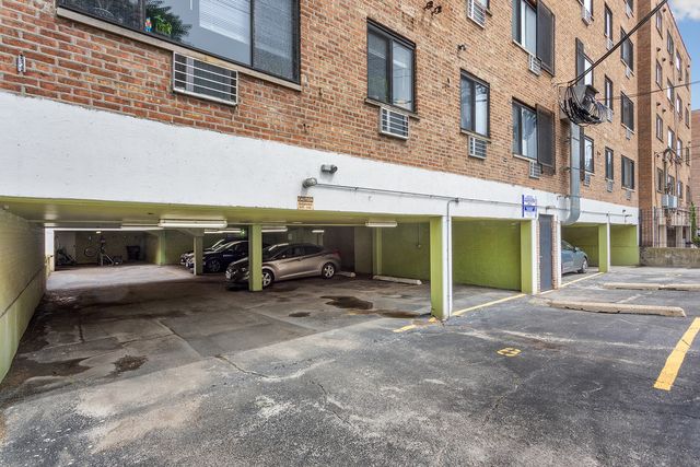 6134 N Kenmore Avenue 403, Chicago, IL 60660