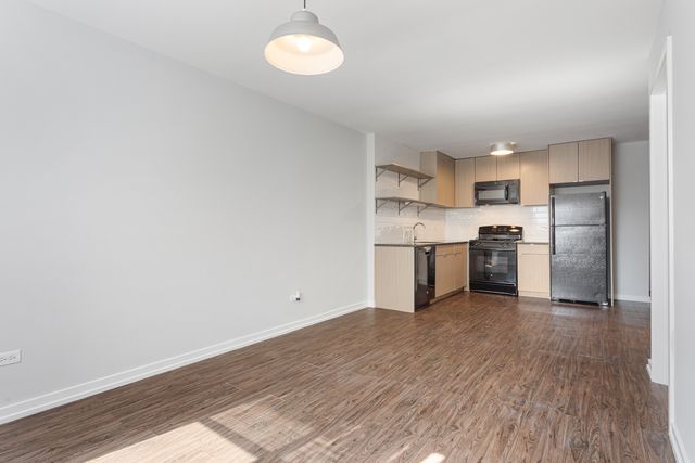 6134 N Kenmore Avenue 403, Chicago, IL 60660