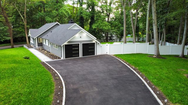 511 Magnolia Lane, Dix Hills, NY 11746