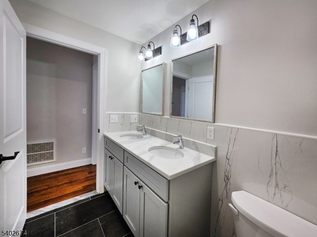 71 Lindsley Ave, Newark City, NJ 07106