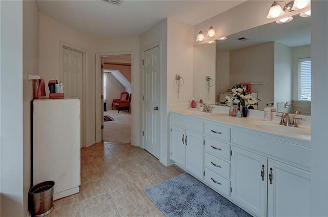 4801 Edgehill Street, Leavenworth, KS 66048