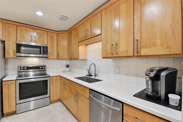 2409 Bering Drive 21, Houston, TX 77057