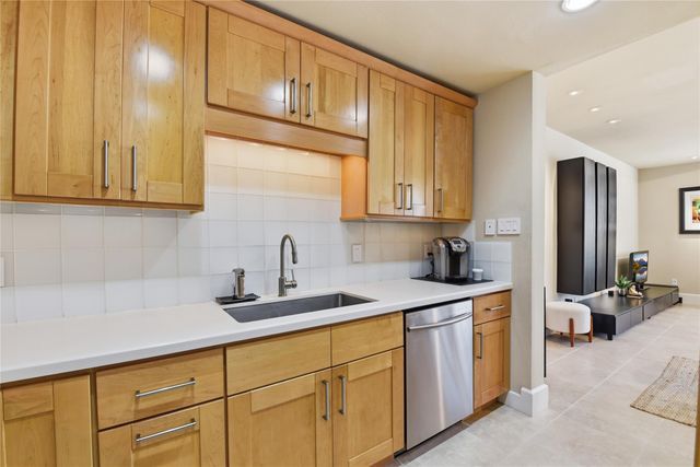 2409 Bering Drive 21, Houston, TX 77057