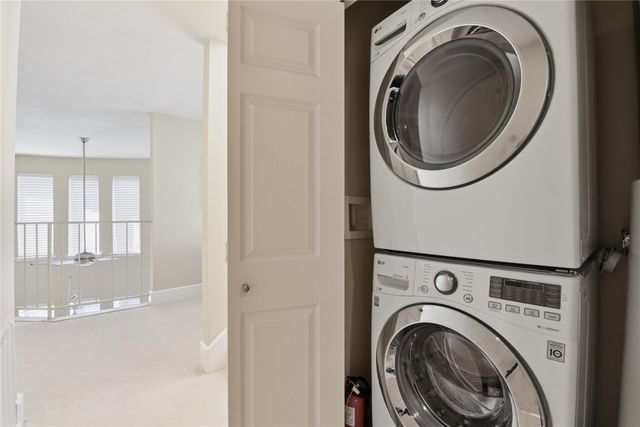 2409 Bering Drive 21, Houston, TX 77057