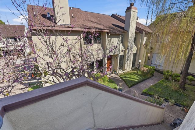 2409 Bering Drive 21, Houston, TX 77057