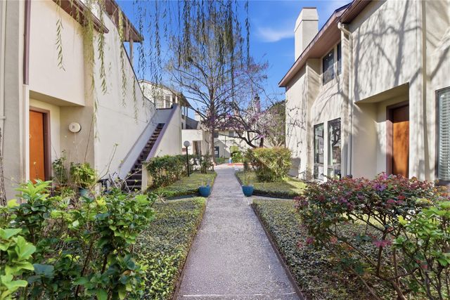 2409 Bering Drive 21, Houston, TX 77057