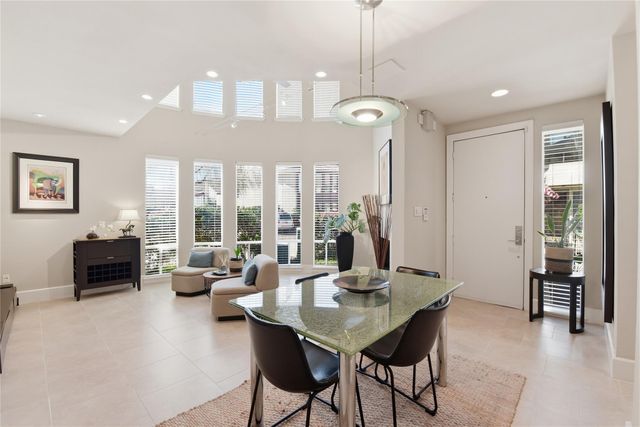 2409 Bering Drive 21, Houston, TX 77057