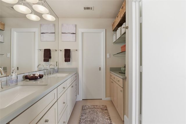 2409 Bering Drive 21, Houston, TX 77057