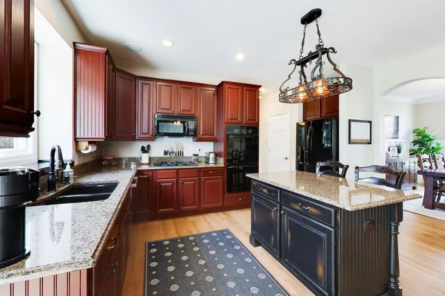 26W363 Torrey Pines Court, Winfield, IL 60190