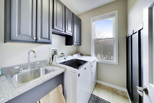 26W363 Torrey Pines Court, Winfield, IL 60190