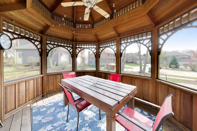 26W363 Torrey Pines Court, Winfield, IL 60190